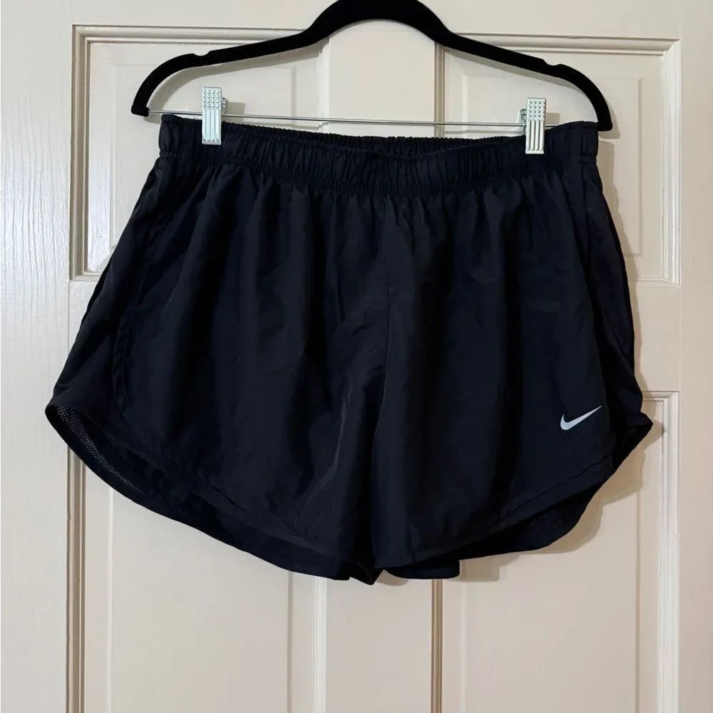Women’s Nike Dri-Fit Shorts XL